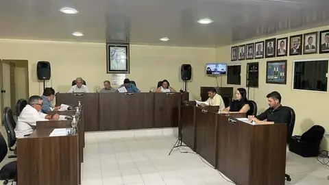 Câmara de Caraúbas realiza sessão extraordinária e aprova nova lei de licitações públicas