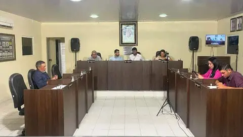 Câmara de Caraúbas realiza sessão ordinária e aprova projetos de interesse da população