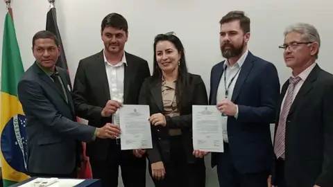 Caraúbas: presidente Teinha e vereadores visitam gabinete do senador Efraim Filho e apresentam demandas