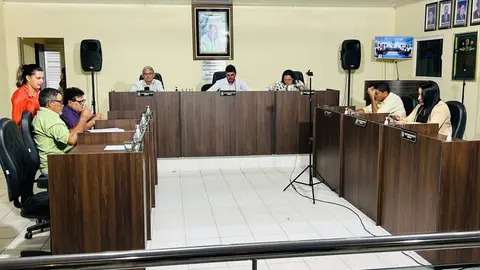 Câmara de Caraúbas realiza sessão ordinária e discute temas de interesse do município