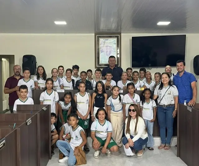 Câmara de Portas Abertas: Jovens Conhecem o Funcionamento do Legislativo