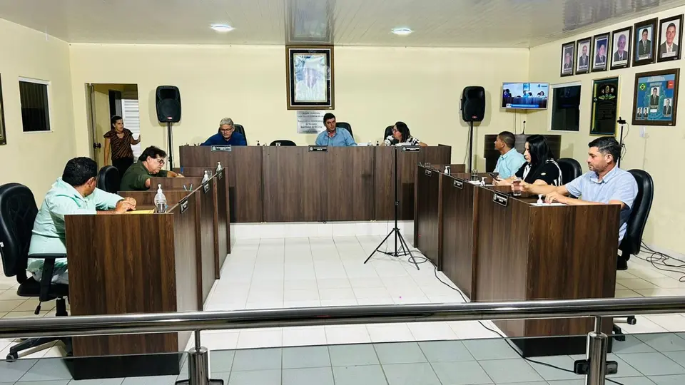 Câmara de Caraúbas realiza sessão ordinária, discute temas e aprova projeto em benefício da população