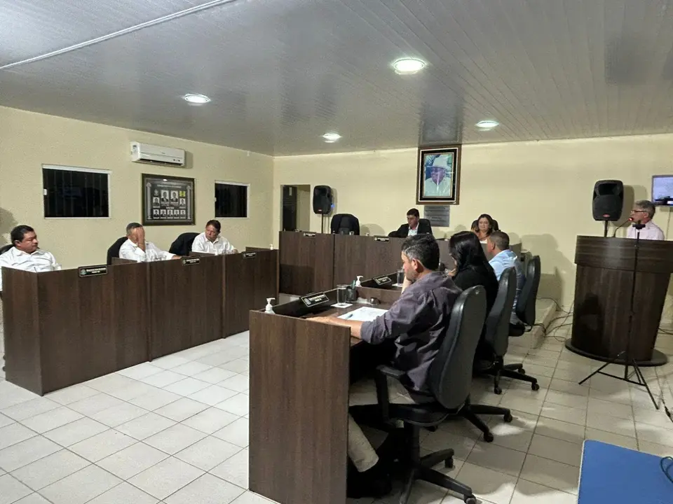 Câmara de Caraúbas realiza sessão ordinária e aprova importantes projetos em benefício da população