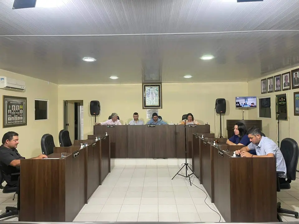 Câmara de Caraúbas realiza sessão ordinária e debate temas de interesse da população