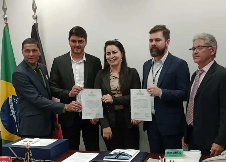 Caraúbas: presidente Teinha e vereadores visitam gabinete do senador Efraim Filho e apresentam demandas